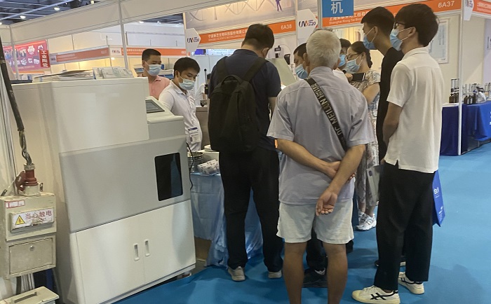 與會人員參觀午夜激情网站行星午夜视频APP污